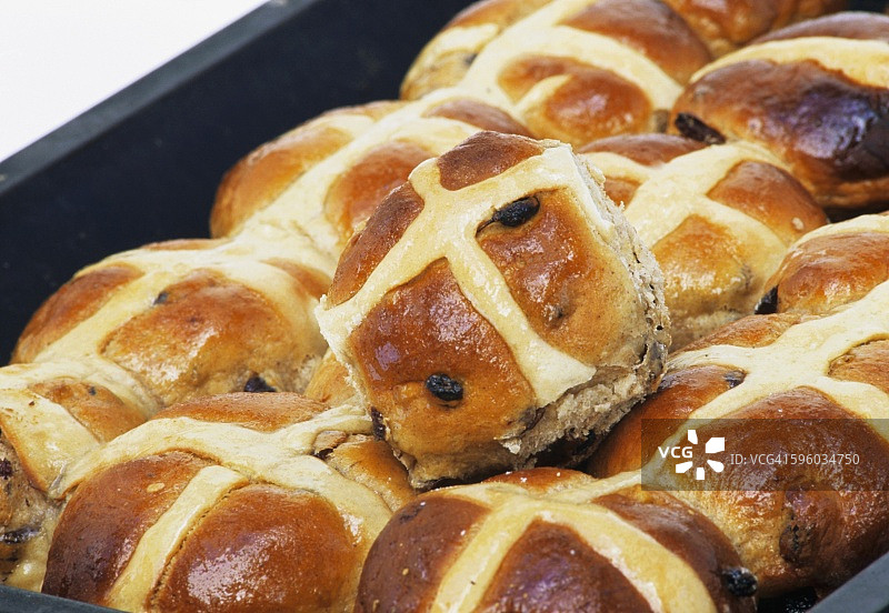 烤盘里的十字面包（英国复活节特色美食）图片素材