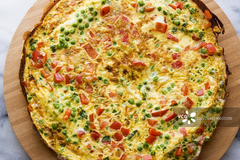 红甜椒豌豆意式烘蛋图片素材