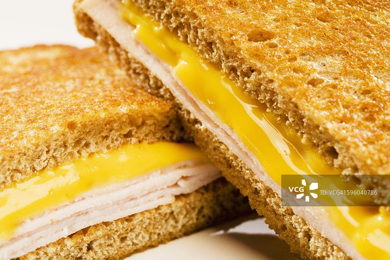 烤火腿奶酪三明治（对半切）图片素材