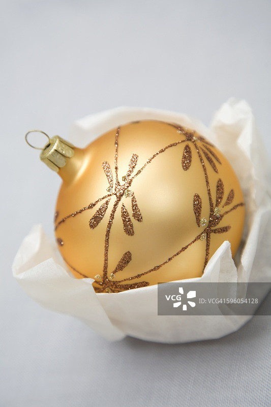 纸质金色圣诞球图片素材