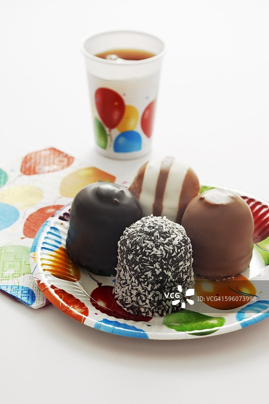巧克力棉花糖和冰茶图片素材
