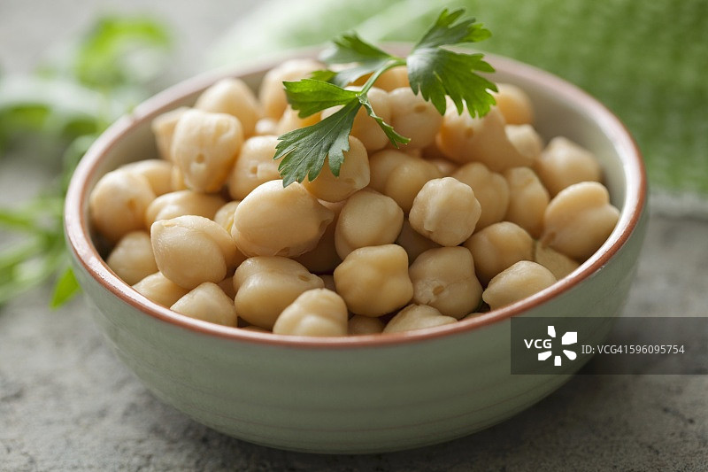 一碗鹰嘴豆图片素材