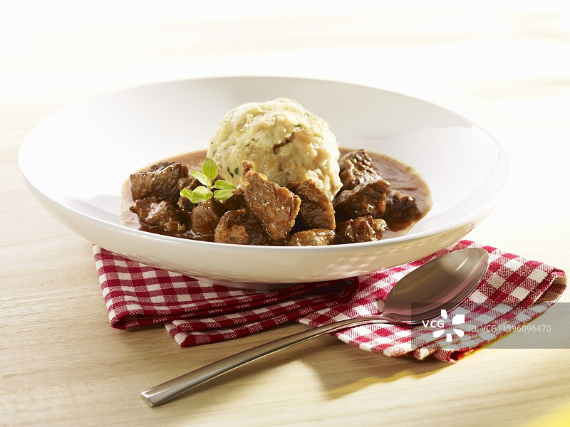 面包饺子牛肉烩图片素材