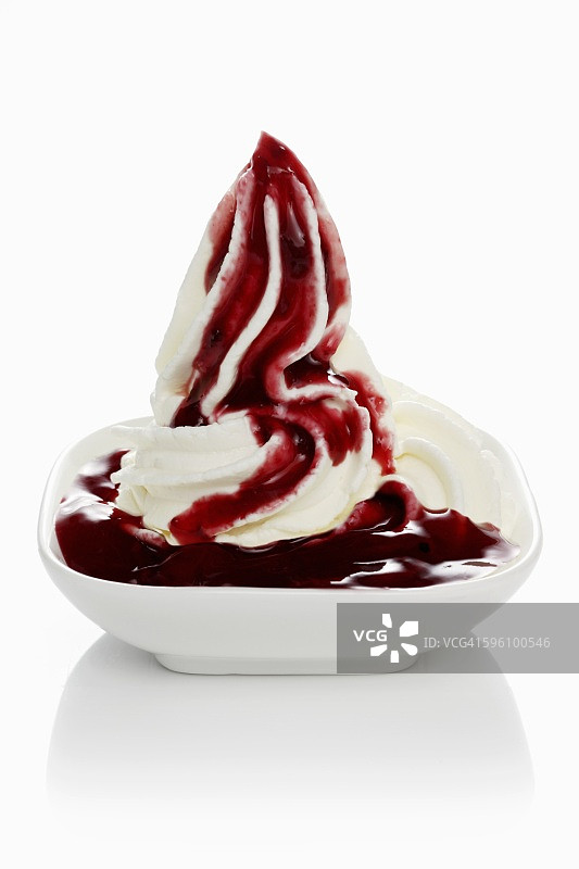 水果酱酸奶冰淇淋图片素材