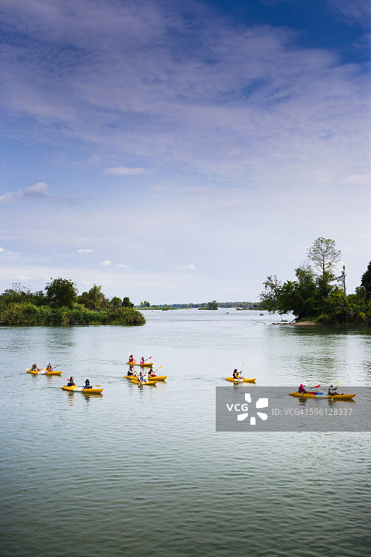 湄公河上的皮划艇图片素材
