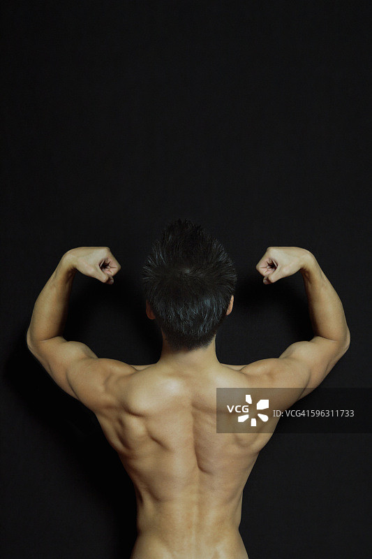 健壮男人的背影图片素材