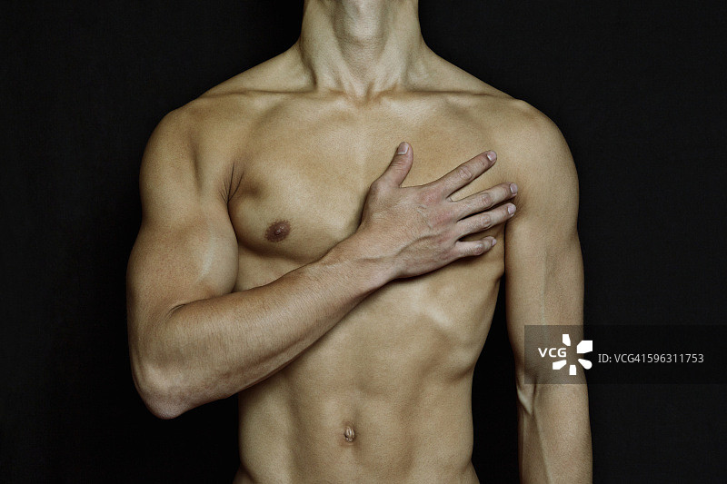 健壮的男性躯干图片素材