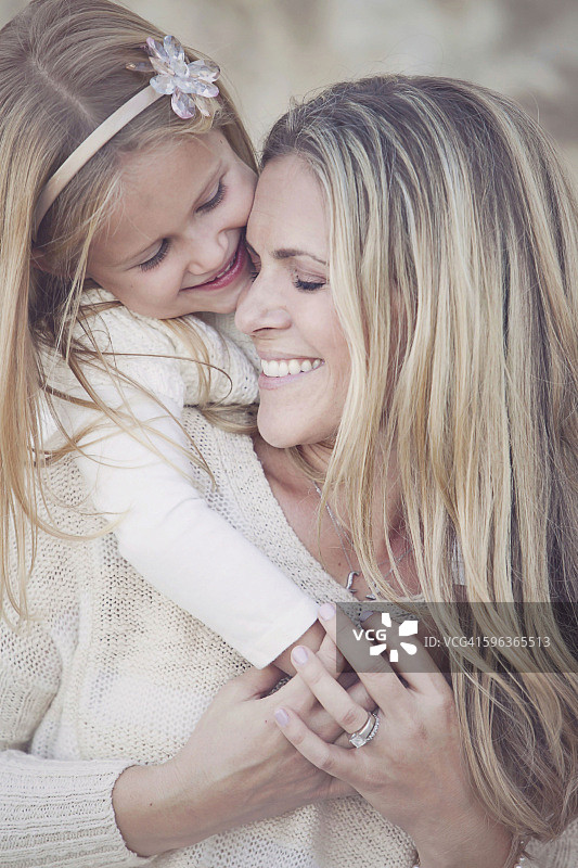 妈妈的拥抱图片素材