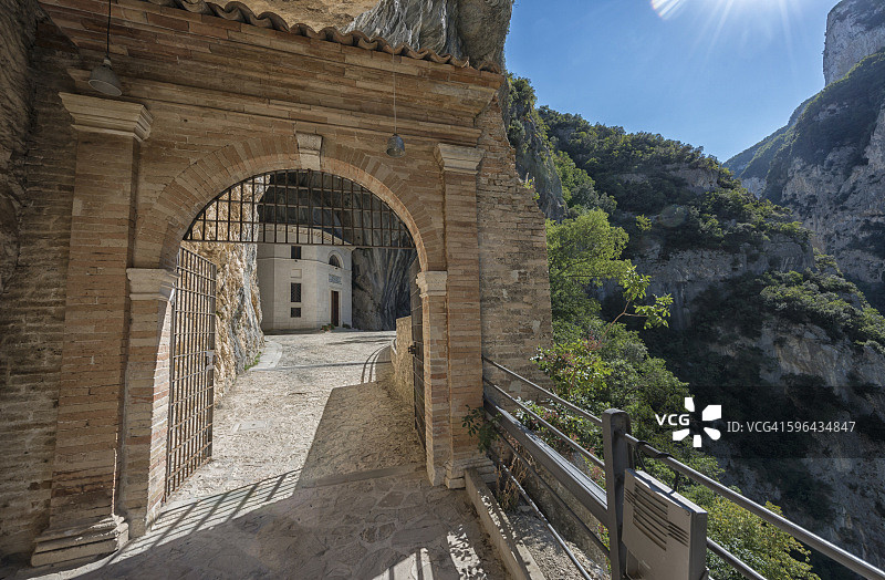 意大利马尔凯地区罗萨峡谷瓦拉迪埃教堂图片素材