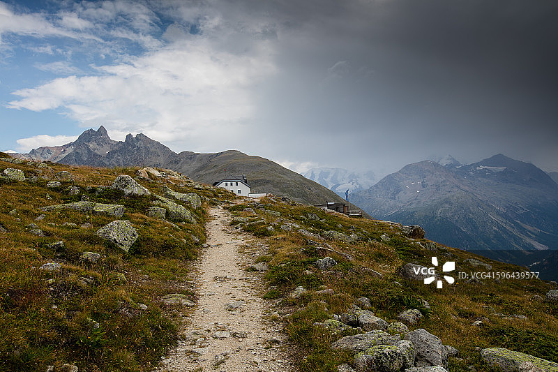 在瑞士穆奥塔斯穆拉格（海拔2454米）徒步旅行图片素材