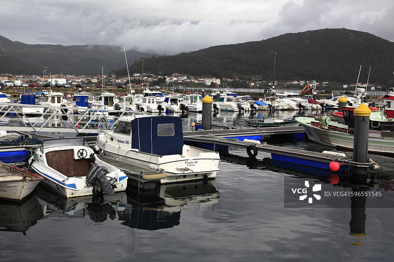 菲尼斯特雷港口和小镇图片素材