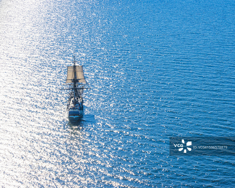海上的高桅杆船图片素材
