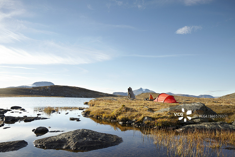 在湖边露营图片素材