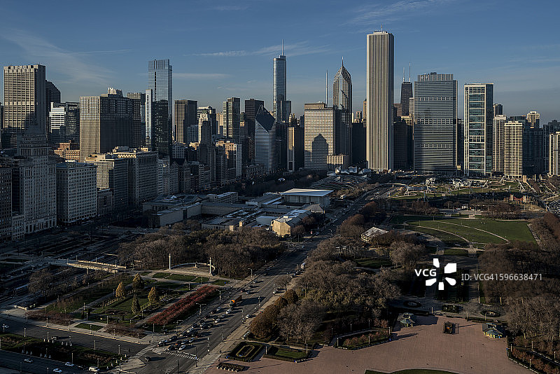 芝加哥天际线、千禧公园航拍，伊利诺伊州图片素材