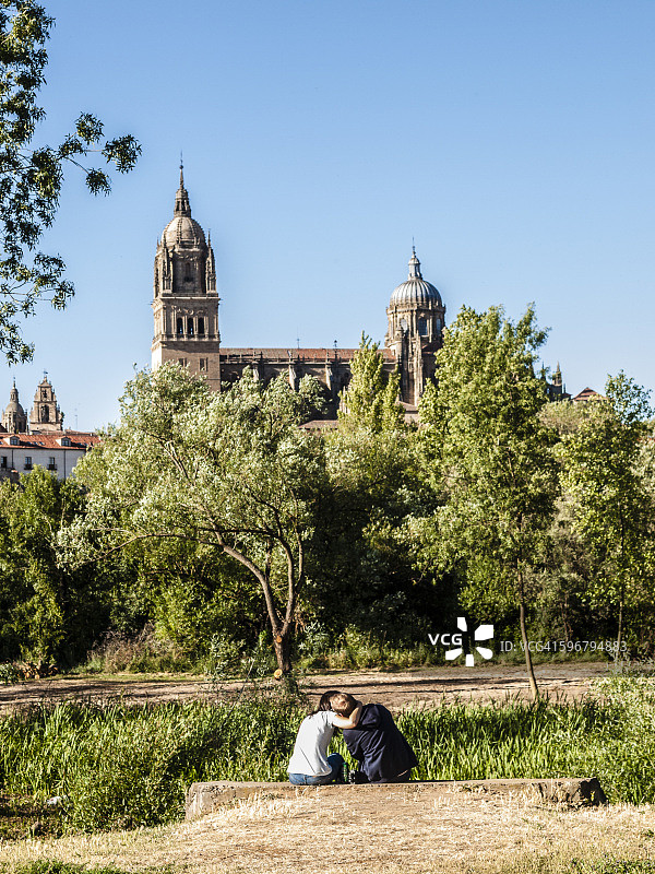 教堂下的爱图片素材