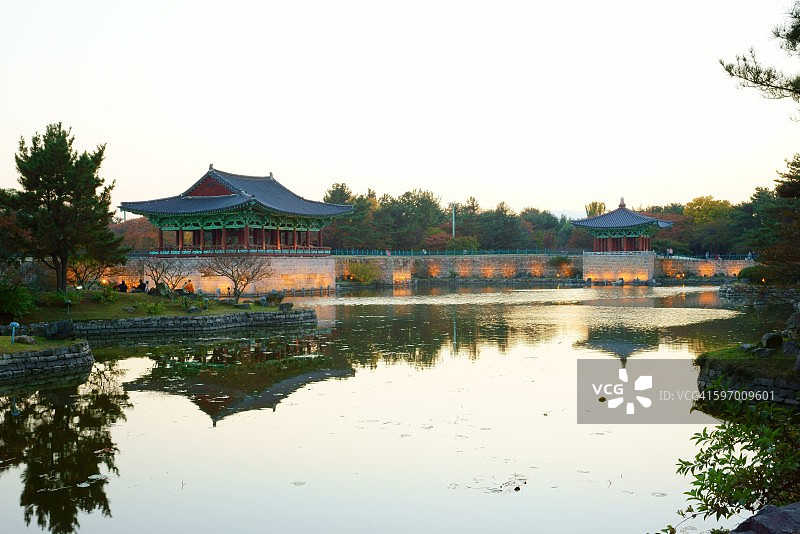 雁鸭池的傍晚图片素材