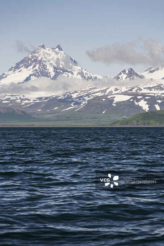 尤尼马克岛上的伊萨诺茨基火山图片素材