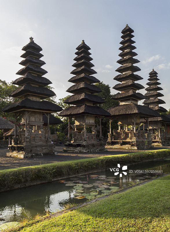 巴厘岛皇家水神庙的护城河图片素材
