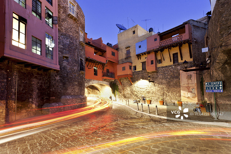 墨西哥瓜纳华托历史名城中心的灯光图片素材