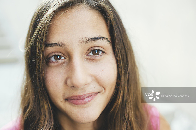 微笑女孩的肖像图片素材