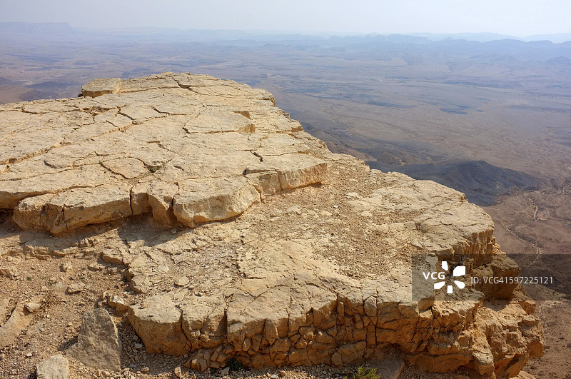 俯瞰拉蒙陨石坑的巨型平台图片素材