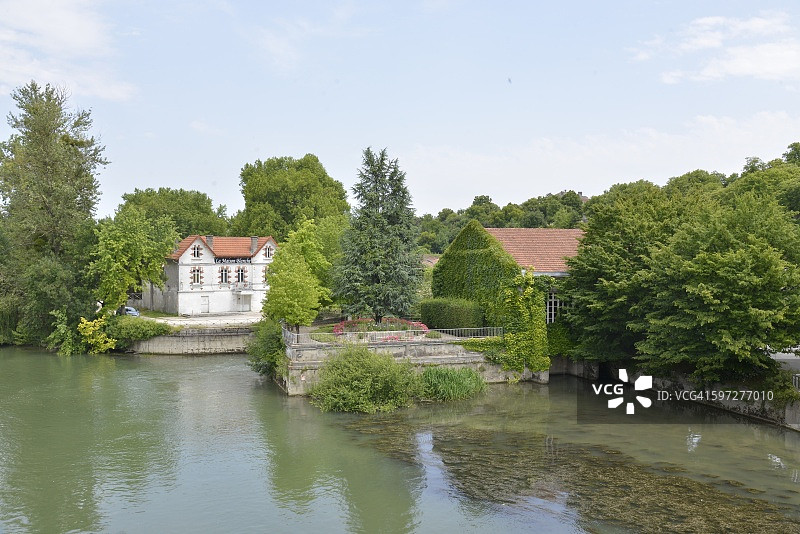 “皇后岛”上的白色房子图片素材