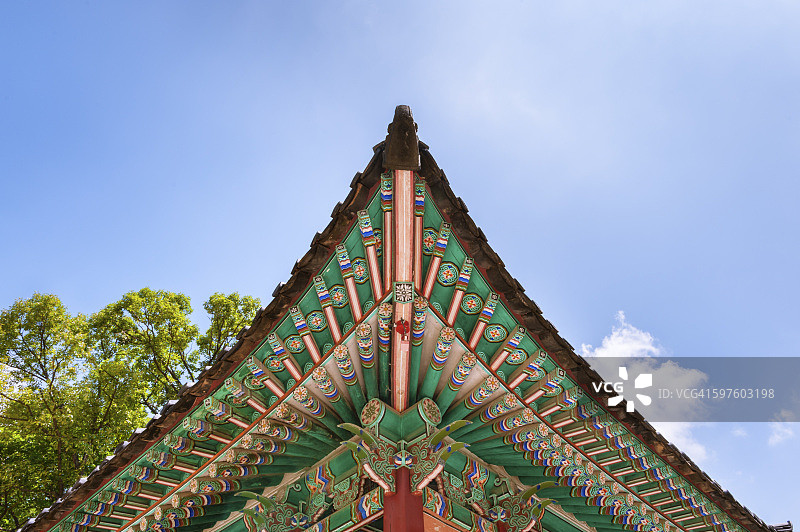 昌德宫一角：彩色屋檐图片素材