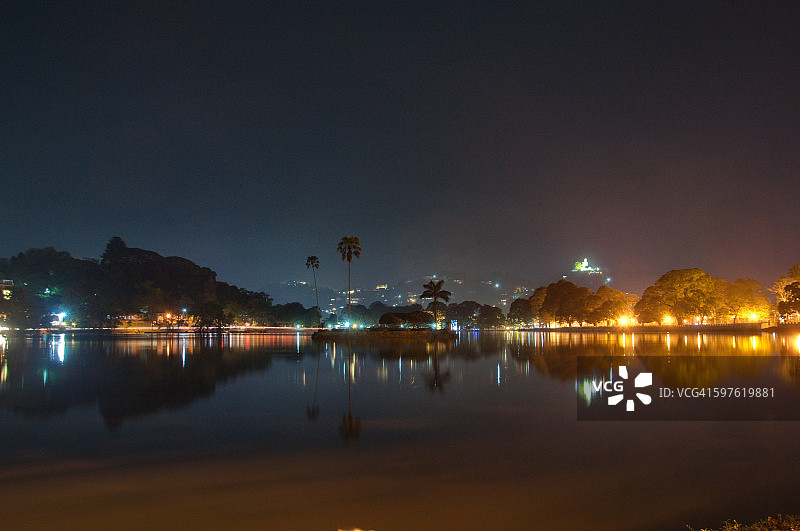 康提湖夜景图片素材