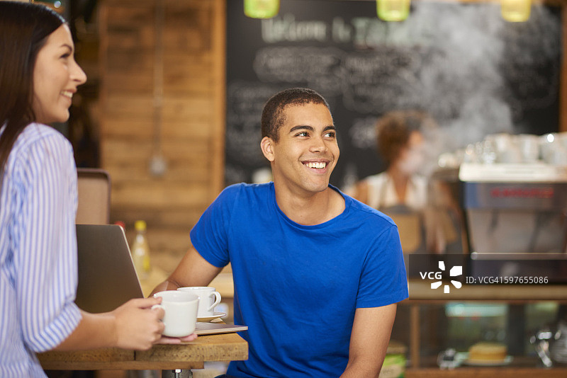 咖啡店小聚图片素材