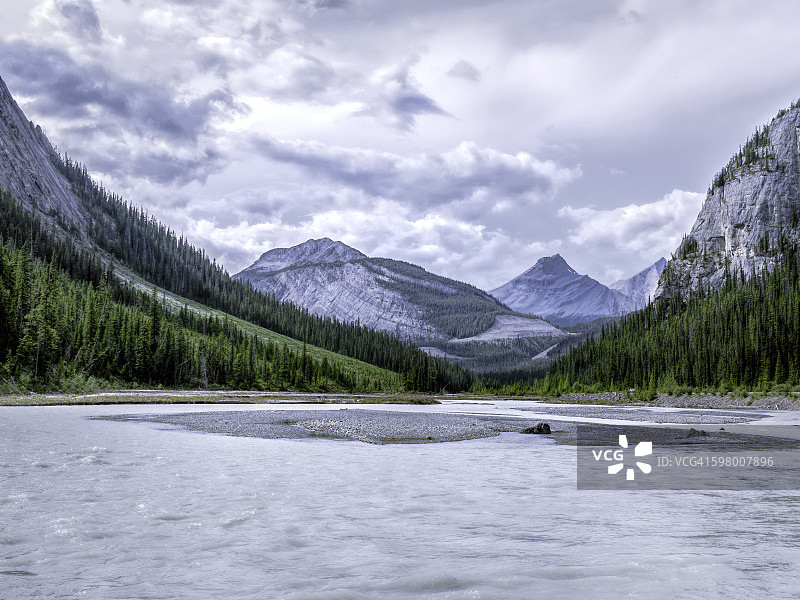 河流上游图片素材