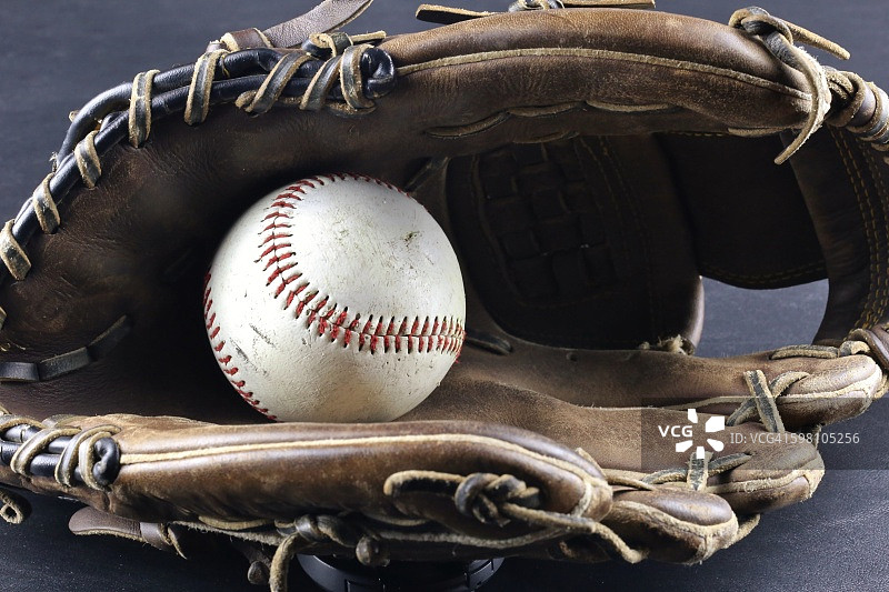 棒球手套与棒球运动器材图片素材