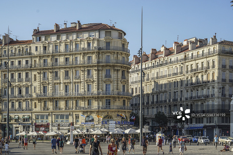 马赛的人物与老建筑图片素材