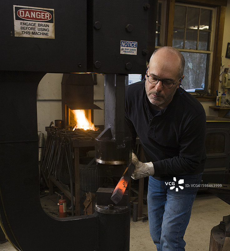 手工铁匠图片素材