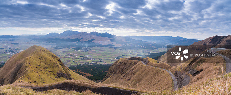 阿苏火山口拉普达公路北缘全景图片素材