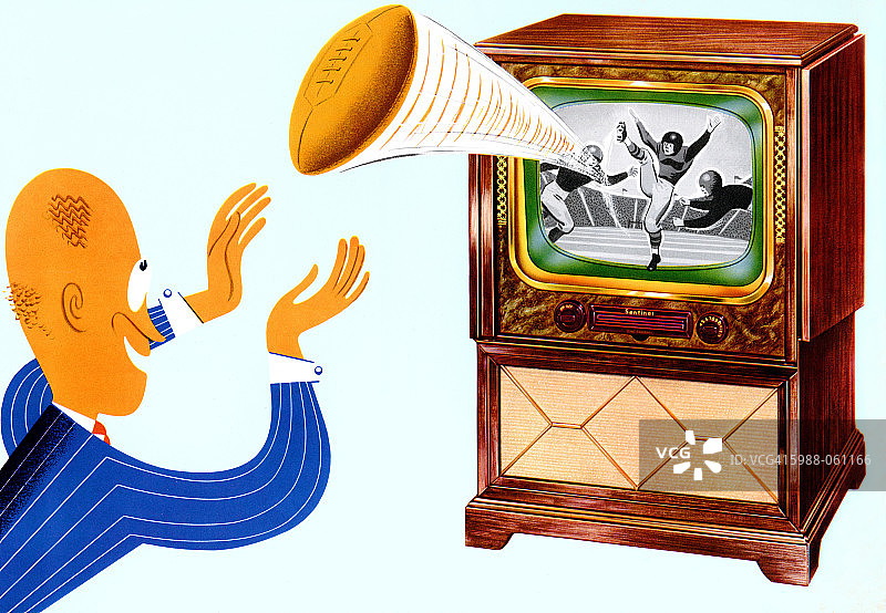 男人从电视上接住橄榄球图片素材