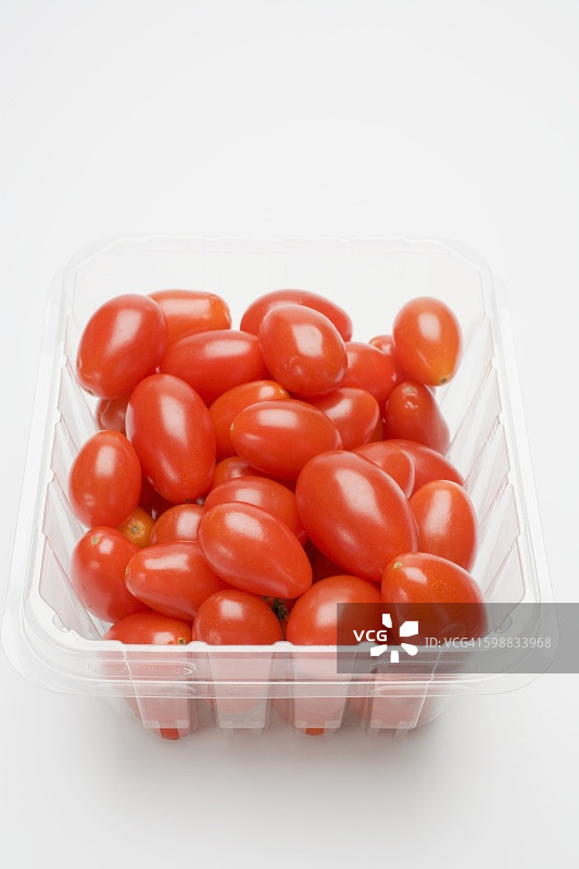 塑料容器中的李子番茄图片素材