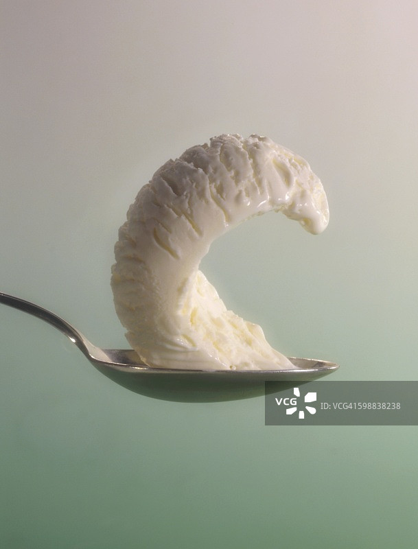 勺子上的柠檬冰淇淋图片素材