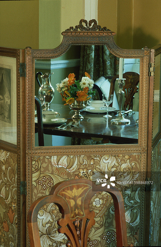 带有威廉·莫里斯设计的屏幕图片素材