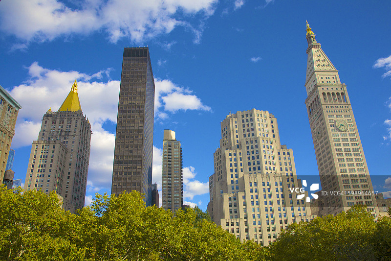 纽约麦迪逊广场公园的摩天大楼群图片素材