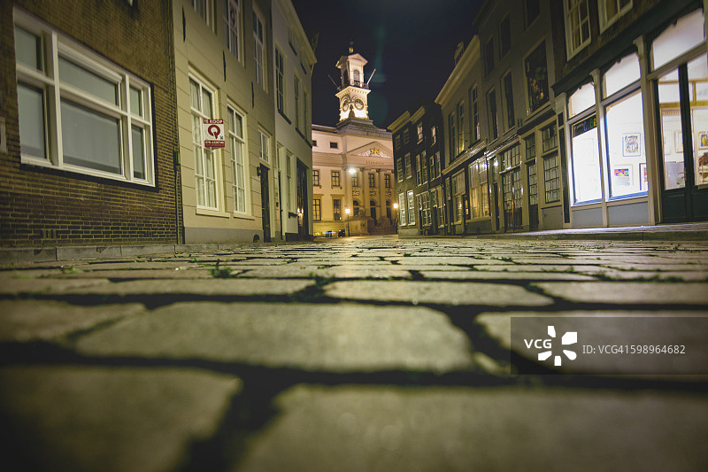 夜晚的荷兰多德雷赫特空旷街道图片素材