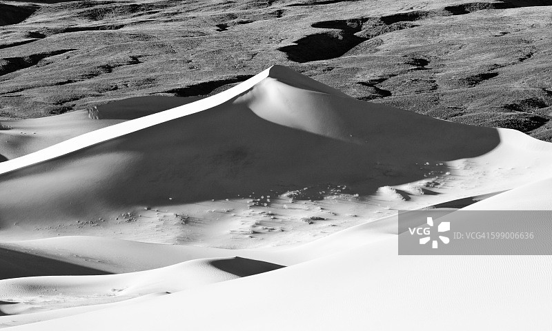 远处的沙峰图片素材