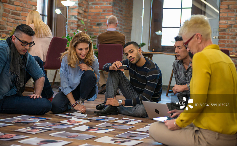 广告公司团队选择活动模型图片素材