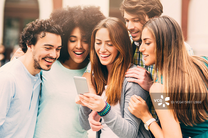 朋友们发短信图片素材