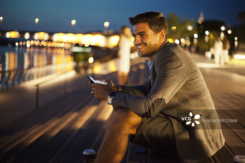 享受城市的夜景图片素材