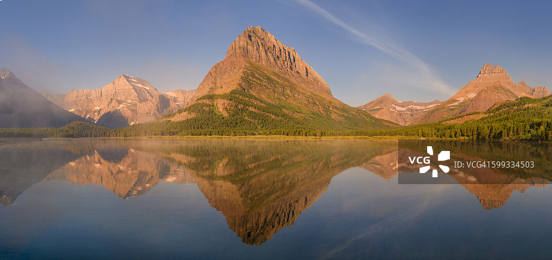 格林内尔峰冰川国家公园日出斯威夫特克伦特湖图片素材