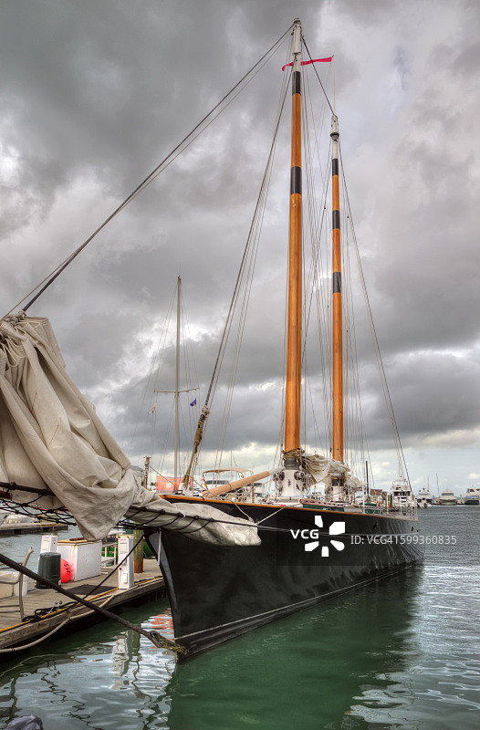 双桅帆船停靠在基韦斯特图片素材
