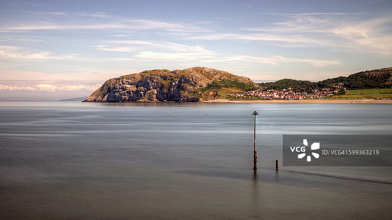 Llandudno海湾和小奥姆长曝光图片素材