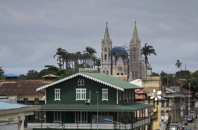 眺望赤道几内亚马拉博的西班牙殖民时期大教堂图片素材