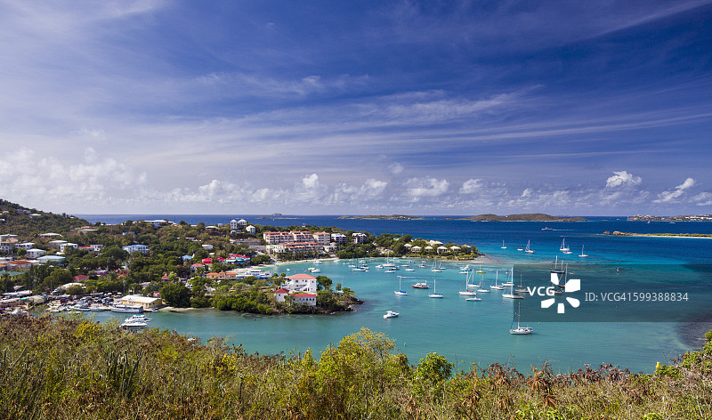 位于加勒比海圣约翰岛的卡内尔湾，位于美国美属维尔京群岛图片素材