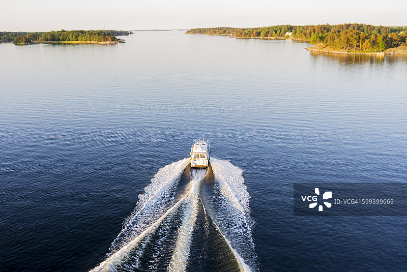 海上的船图片素材